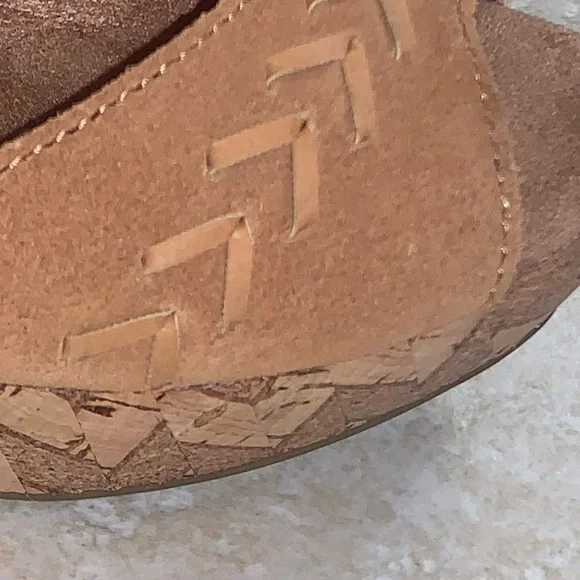 TOMS SUEDE WEDGES women’s heels size 9 -worn once - Picture 12 of 14